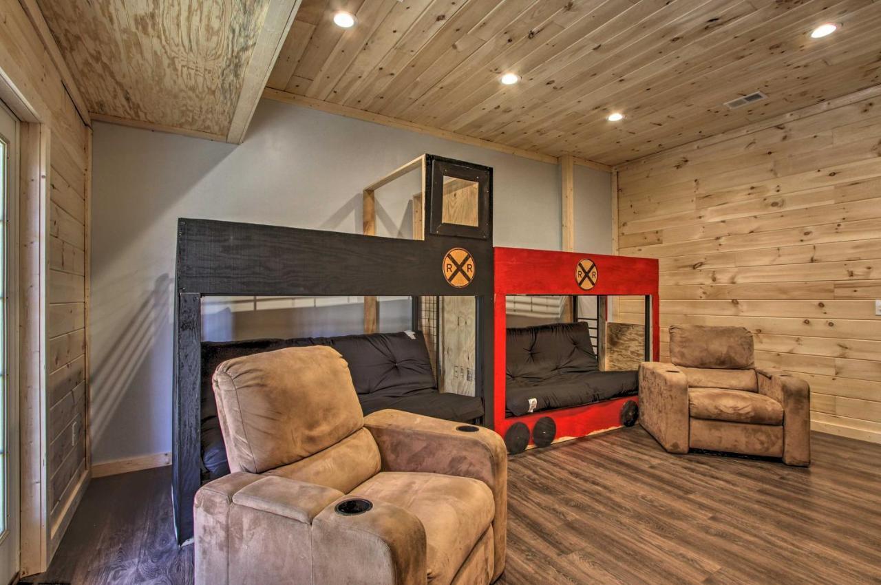 The Phoenix Cabin With Hot Tub In Gatlinburg! Exterior photo