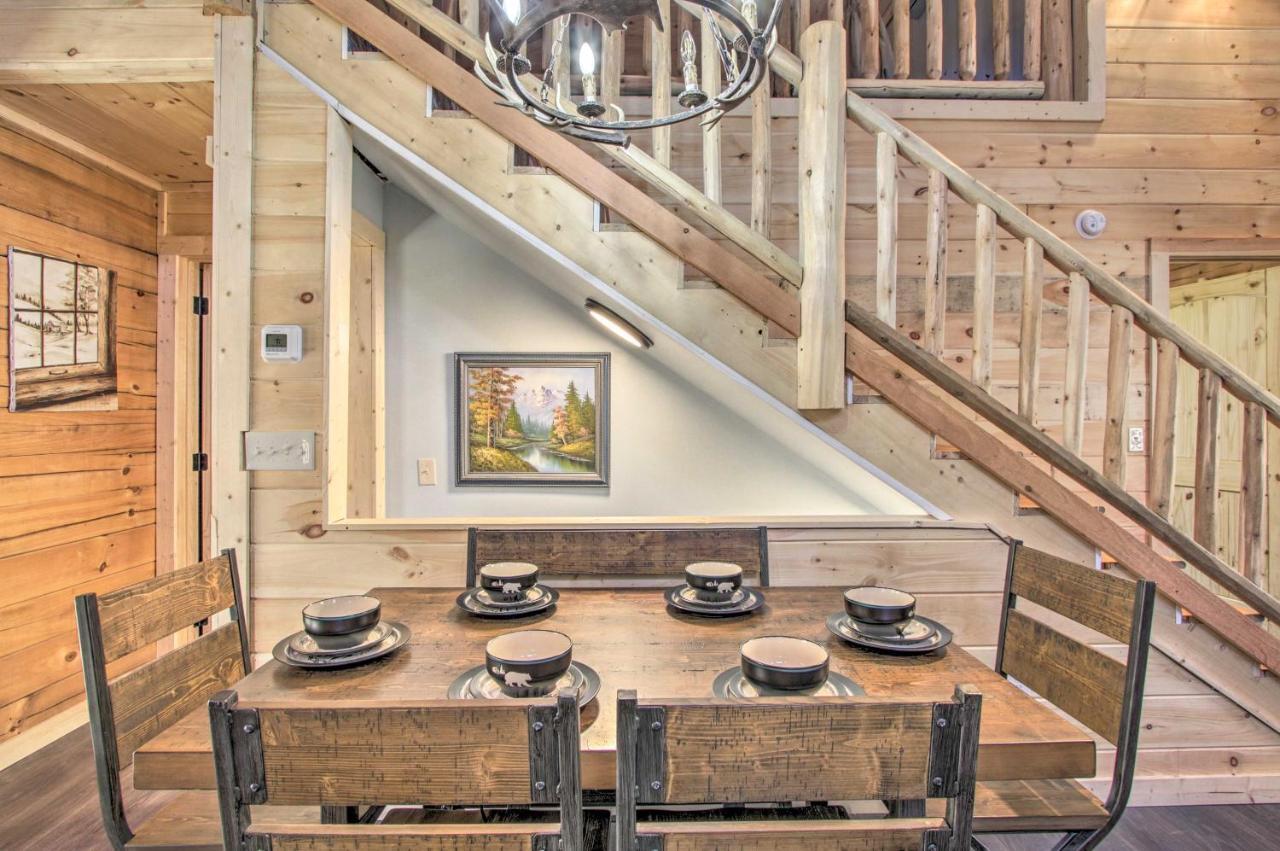 The Phoenix Cabin With Hot Tub In Gatlinburg! Exterior photo